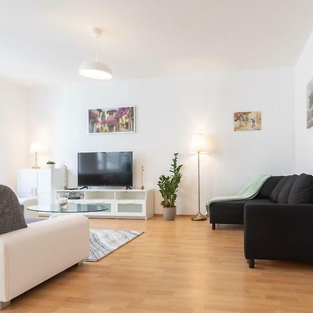 Spacious Apartment In The Old Town Of Братислава Экстерьер фото