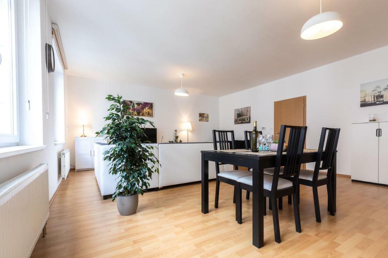 Spacious Apartment In The Old Town Of Братислава Экстерьер фото
