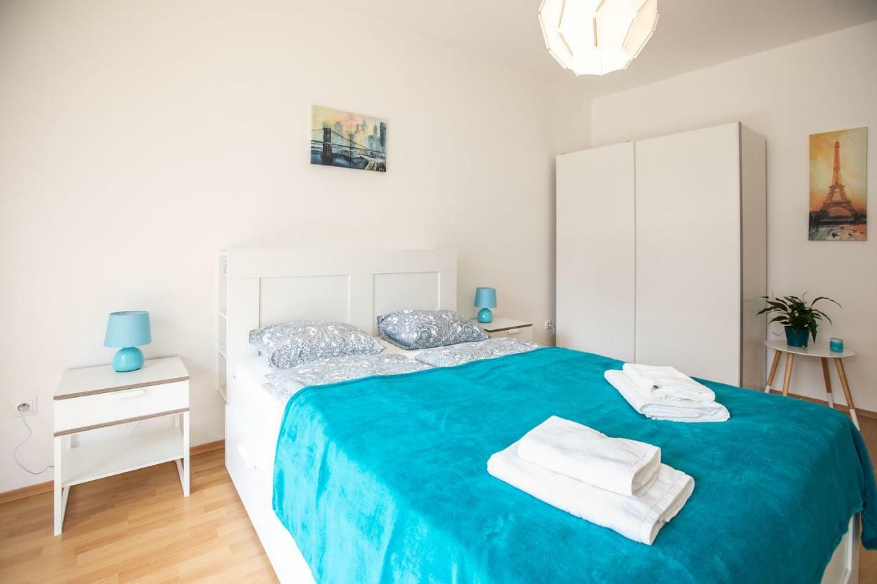 Spacious Apartment In The Old Town Of Братислава Экстерьер фото